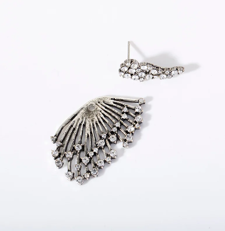 2021 New l Flower Drop Earrings for Women Fashion Jewelry Gold colour Rhinestones Earrings Gift for Party Best Friend
2021 New l Flower Drop Earrings for Women Fashion Jewelry Gold colour Rhinestones Earrings Gift for Party Best Friend