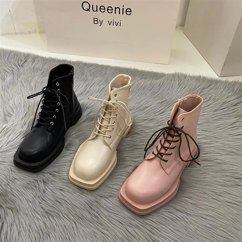 Women's Shoes
Women's Shoes