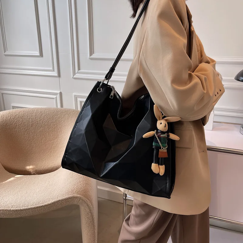 Diamond PU Bag Women's Bag 2021Winter New Large-capacity Tote Bag Korean Version of The Trendy Simple One-shoulder Messenger Bag
Diamond PU Bag Women's Bag 2021Winter New Large-capacity Tote Bag Korean Version of The Trendy Simple One-shoulder Messenger Bag