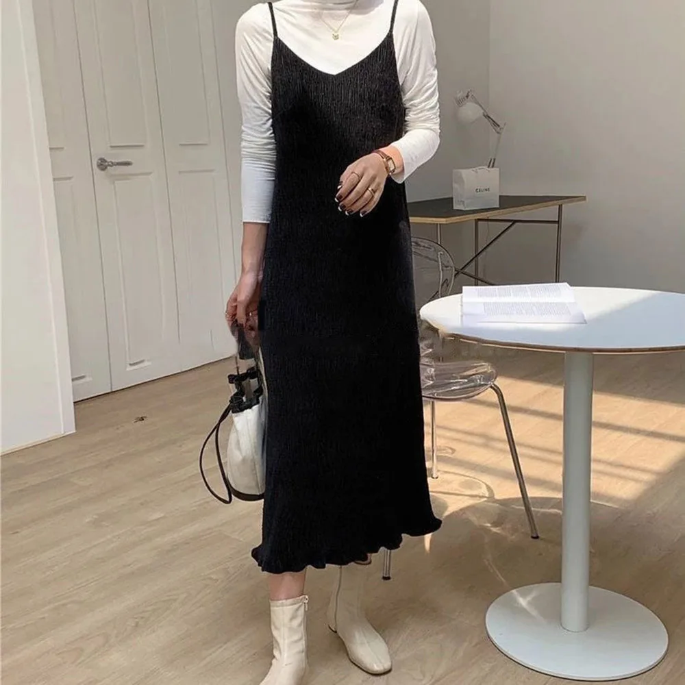 Retro Loose Women Dress Pleated Velvet V-neck Autumn High Waist Slimming Mid-length Sling Office Lady Fashion Female Dress
Retro Loose Women Dress Pleated Velvet V-neck Autumn High Waist Slimming Mid-length Sling Office Lady Fashion Female Dress