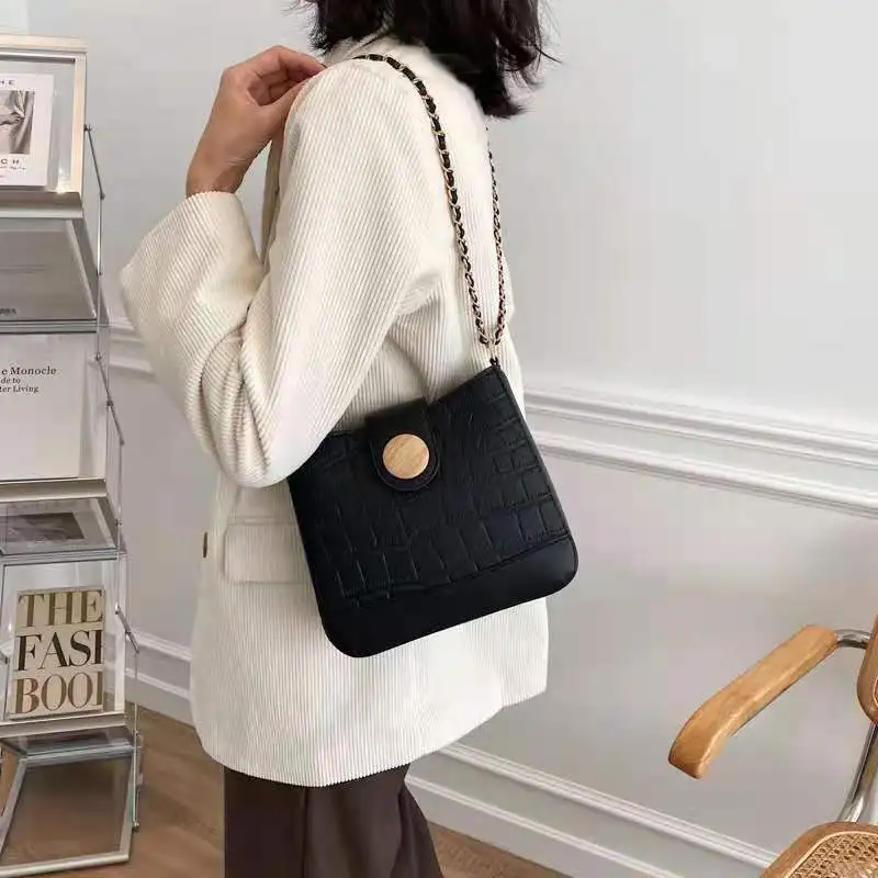 Women's Bag Embossed Bag Simple Single Shoulder Bag Crossbody Bag Square Bag Armpit Bag Chain Bag Fashion versatile
Women's Bag Embossed Bag Simple Single Shoulder Bag Crossbody Bag Square Bag Armpit Bag Chain Bag Fashion versatile