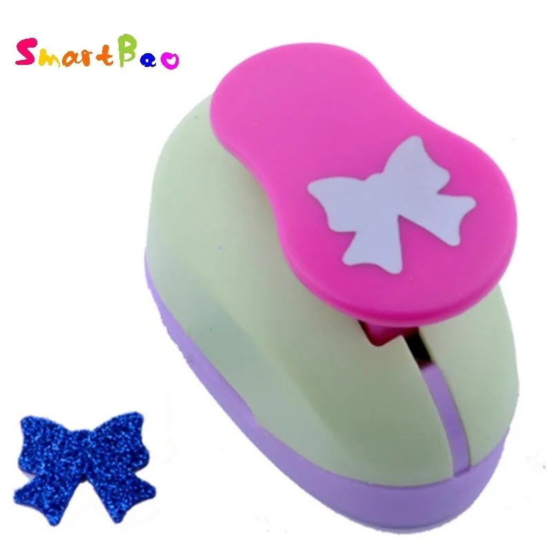 Bow Paper Punches for Scrapbooking perfect for Scrapbook Pages, Cards and Tags Dziurkacz Ozdobny; Pattern Width about: 25mm/1"
Bow Paper Punches for Scrapbooking perfect for Scrapbook Pages, Cards and Tags Dziurkacz Ozdobny; Pattern Width about: 25mm/1"