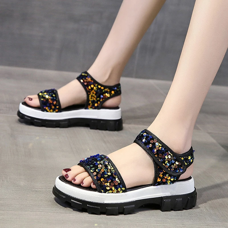 2021 Sandals Shoes Clogs With Heel Med Bling Bling Womens Wedges Suit Female Beige New Fashion Sports Beach Thick Retro Girls Su
2021 Sandals Shoes Clogs With Heel Med Bling Bling Womens Wedges Suit Female Beige New Fashion Sports Beach Thick Retro Girls Su