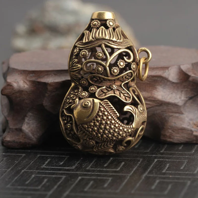 Creative Retro Brass Mini Hollow Gourd Goldfish Chinese Traditional Key Chain Lucky Pendant Home Desk Decoration Ornament Gift
Creative Retro Brass Mini Hollow Gourd Goldfish Chinese Traditional Key Chain Lucky Pendant Home Desk Decoration Ornament Gift