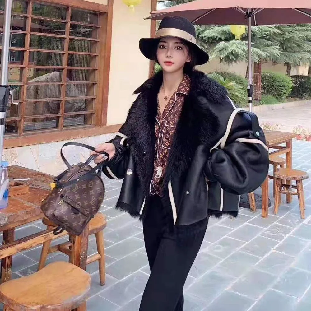 natural sheep coat women winter genuine leather jacket sheepskin coats turn-down collar outerwear thick warm parka real fur
natural sheep coat women winter genuine leather jacket sheepskin coats turn-down collar outerwear thick warm parka real fur