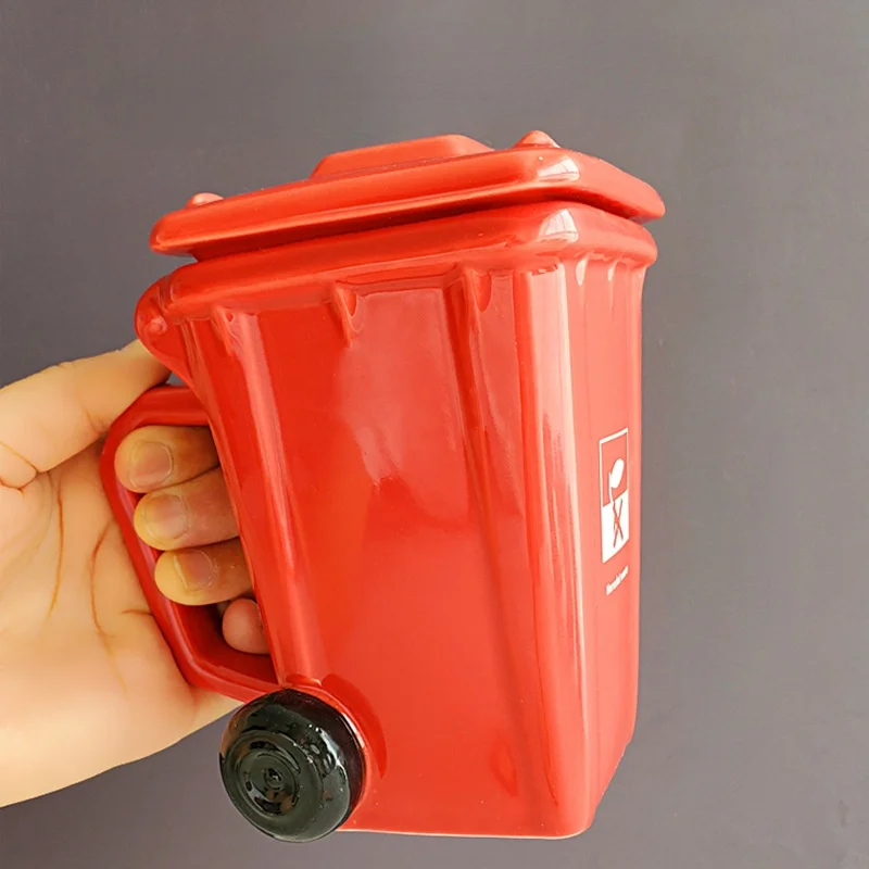 Creative Mug trash can shape ceramic coffee cup boys large capacity water cup with cover personality trend
Creative Mug trash can shape ceramic coffee cup boys large capacity water cup with cover personality trend