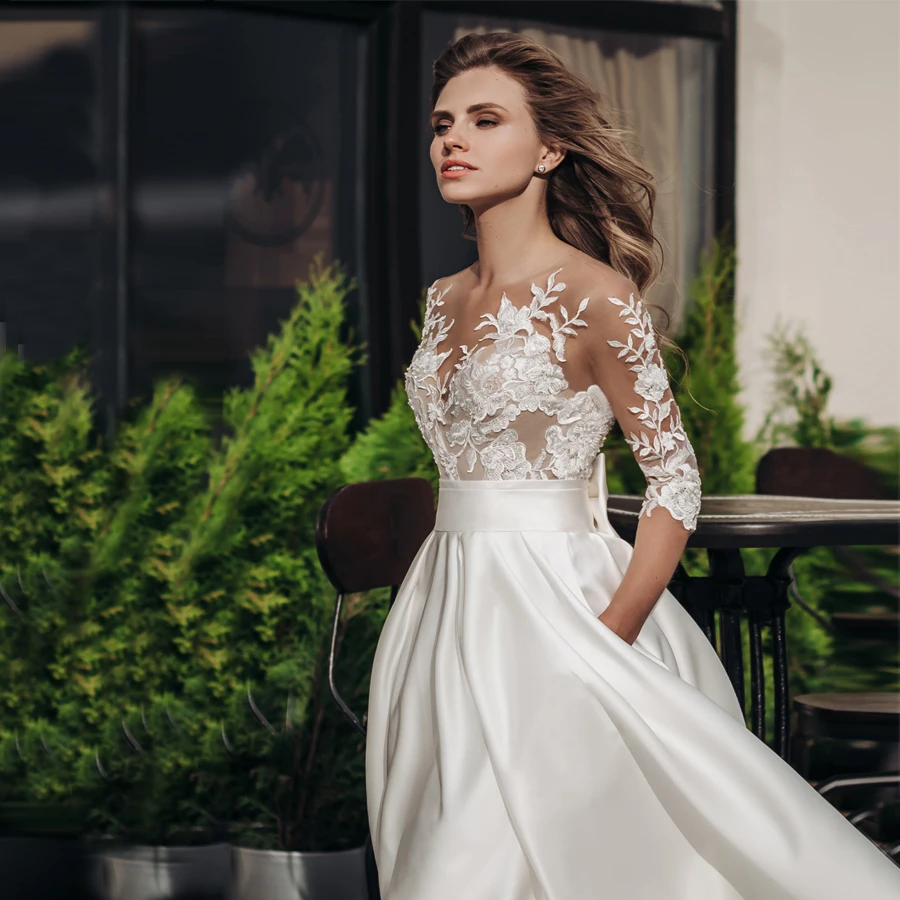 Illusion Design O-neck Applique Lace Beaded Wedding Dresses For Women Court Train Satin Bride Dress Button Back With Bow
Illusion Design O-neck Applique Lace Beaded Wedding Dresses For Women Court Train Satin Bride Dress Button Back With Bow