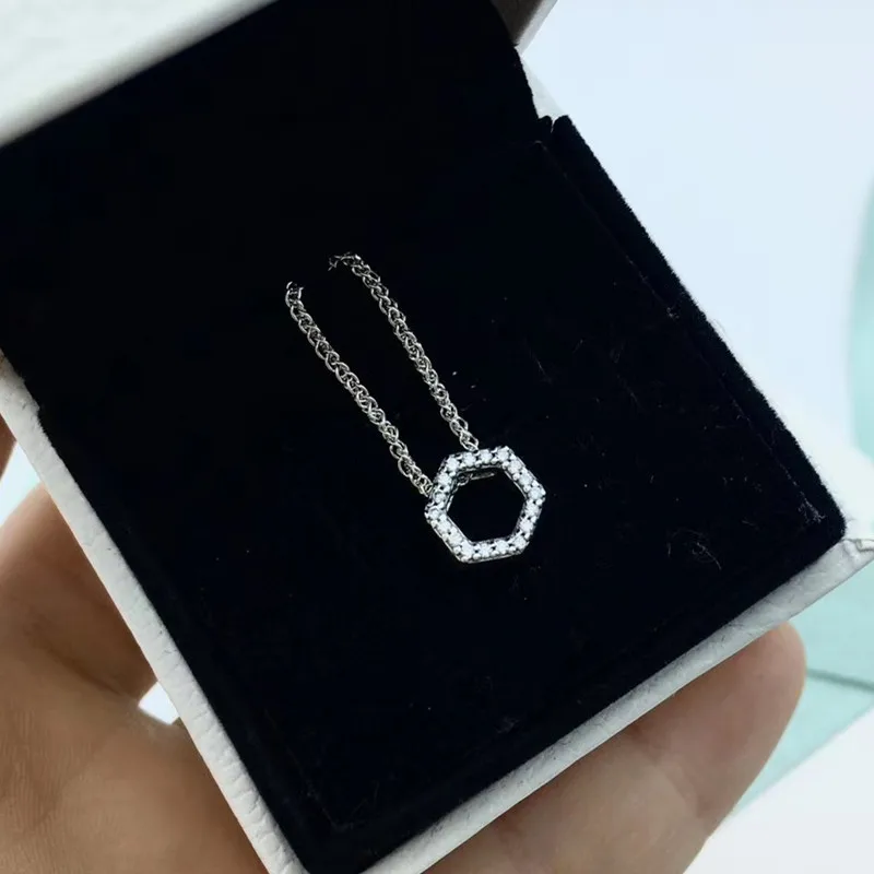 2020 New Spring Sparkling Honeycomb Hexagon Collier Chain 925 Sterling Silver Jewelry Chain Pendant Necklaces For Woman
2020 New Spring Sparkling Honeycomb Hexagon Collier Chain 925 Sterling Silver Jewelry Chain Pendant Necklaces For Woman