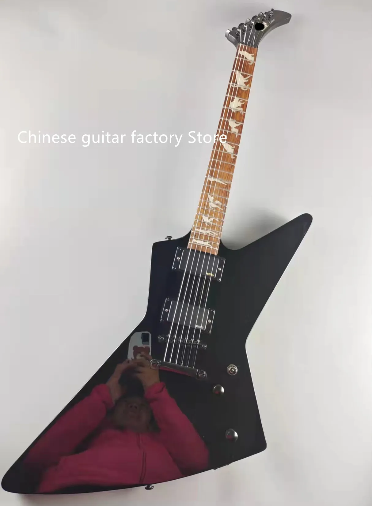 High-quality electric guitar, special inlay, mahogany body, rosewood fingerboard, black, sold in stock, free shipping
High-quality electric guitar, special inlay, mahogany body, rosewood fingerboard, black, sold in stock, free shipping