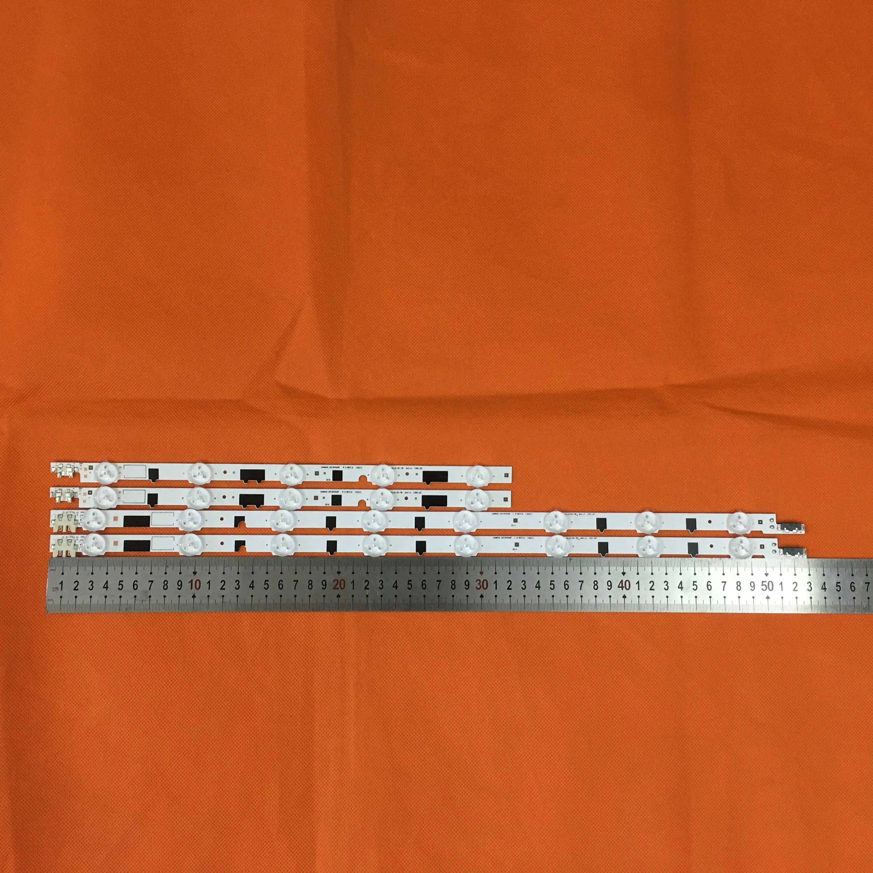 NEW LED Backlight Lamp strip 13leds For SamSung 40'' TV UA40F5500 UA40F6300 2013SVS40F HF400BGLV1H UE40F6330 CY-HF400CSLV1
NEW LED Backlight Lamp strip 13leds For SamSung 40'' TV UA40F5500 UA40F6300 2013SVS40F HF400BGLV1H UE40F6330 CY-HF400CSLV1
