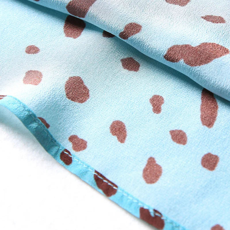 New female blue point is mulberry silk shirt with long sleeves French nail drill collar silk blouse 
New female blue point is mulberry silk shirt with long sleeves French nail drill collar silk blouse