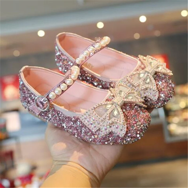 2021 fashion Girls soft sole princess shoes spring Children's non-slip Soft bottom flat shoes Girls cute pearl Show party shoes
2021 fashion Girls soft sole princess shoes spring Children's non-slip Soft bottom flat shoes Girls cute pearl Show party shoes