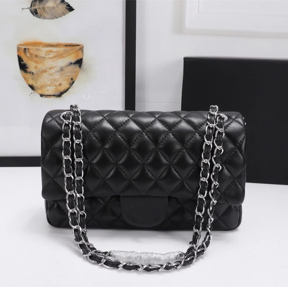 2021 fashion designer women's shoulder bag high quality leather purse and handbag messenger bag.
2021 fashion designer women's shoulder bag high quality leather purse and handbag messenger bag.