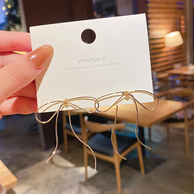 Wholesale Sterling Silvers Needle Metal Bow Earrings Female Stud Drop Earrings Dropshipping Jewelry Fashion 
Wholesale Sterling Silvers Needle Metal Bow Earrings Female Stud Drop Earrings Dropshipping Jewelry Fashion