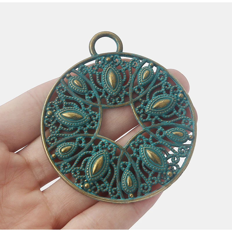 2PCS Antique Bronze Greek Patina Large Round Hollow Filigree Peacock Feather Charms Pendants for Necklace Making Jewelry Finding
2PCS Antique Bronze Greek Patina Large Round Hollow Filigree Peacock Feather Charms Pendants for Necklace Making Jewelry Finding