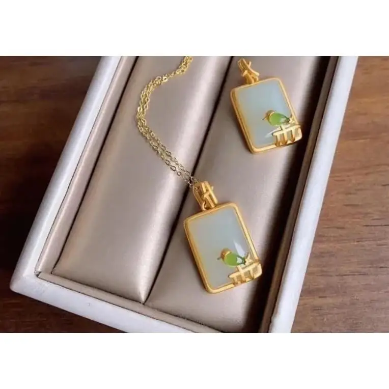 Bird Animal Pendant Natural Hetian Jade Green Jade S925 Sterling Silver Eyebrow Necklace for Girlfriend Cute and Compact
Bird Animal Pendant Natural Hetian Jade Green Jade S925 Sterling Silver Eyebrow Necklace for Girlfriend Cute and Compact