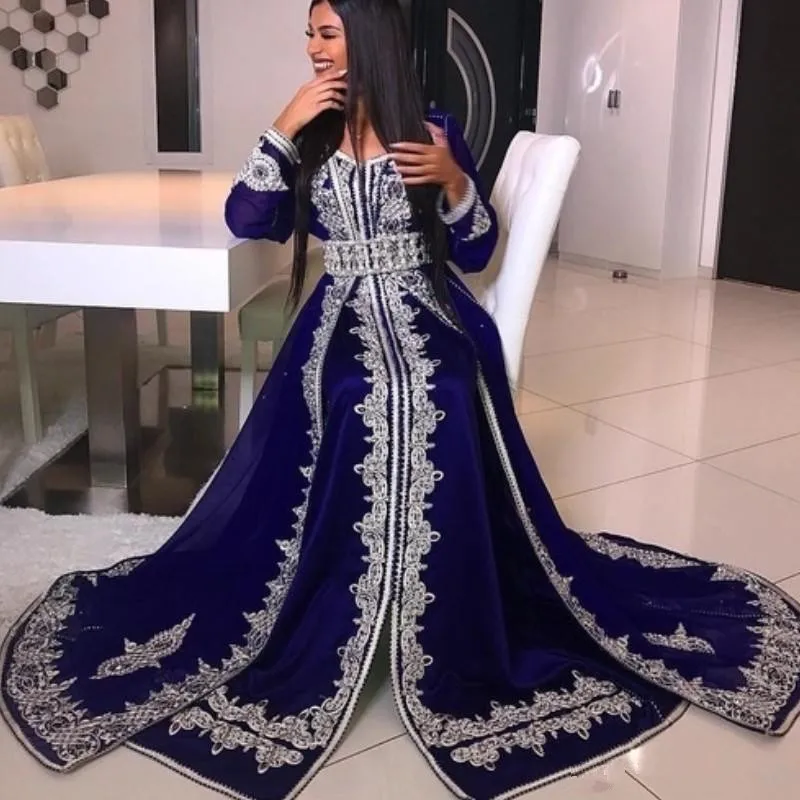 Arabia Long Sleeve Prom Dresses Crystal Beads Lace Applique abaya caftan Glamorous Dubai Satin Floor Length evening gown
Arabia Long Sleeve Prom Dresses Crystal Beads Lace Applique abaya caftan Glamorous Dubai Satin Floor Length evening gown