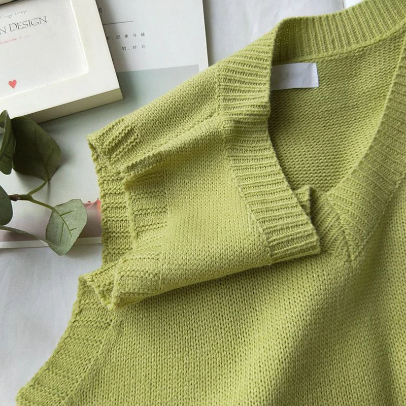 GOPLUS Women V-Neck Knitted Vest 2021 NEW Spring Autumn Sweater Vests Short Female Casual Sleeveless Twist Knit Pullovers C9510
GOPLUS Women V-Neck Knitted Vest 2021 NEW Spring Autumn Sweater Vests Short Female Casual Sleeveless Twist Knit Pullovers C9510