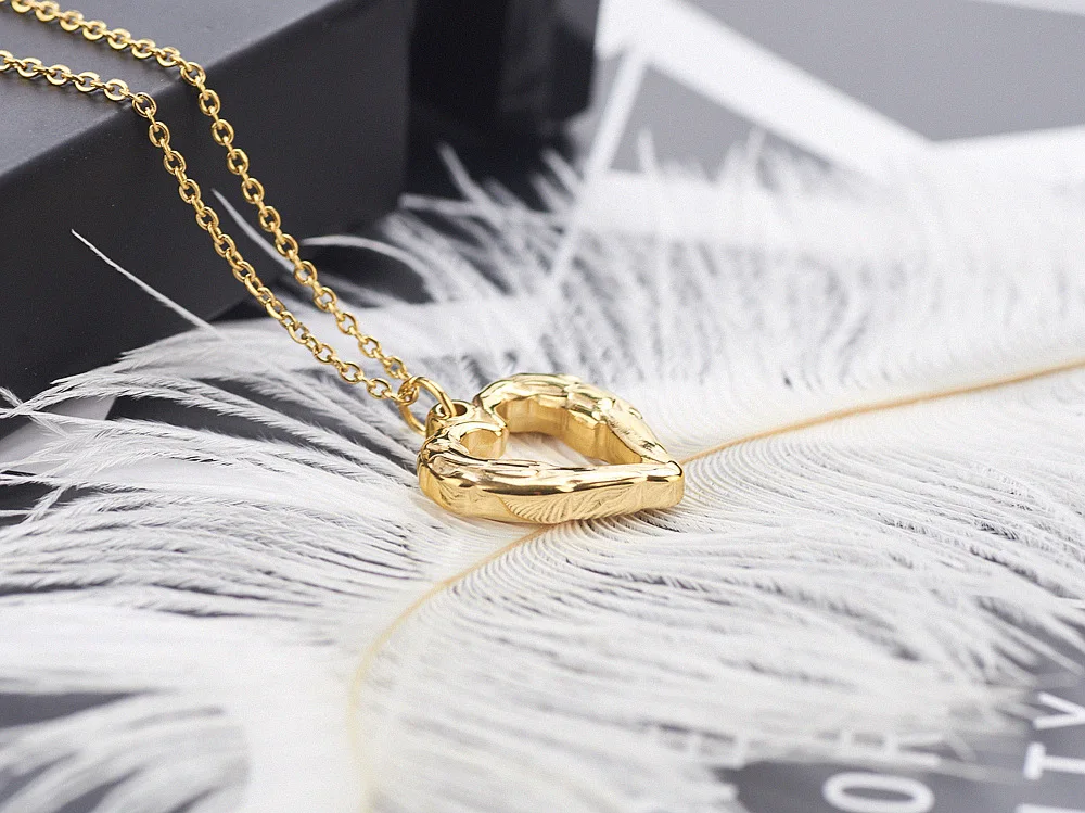 Stainless Steel Angel Wing Feather Love Necklace For Women Gold/Silver Color Metal Heart Necklace Long Choker Chain Female
Stainless Steel Angel Wing Feather Love Necklace For Women Gold/Silver Color Metal Heart Necklace Long Choker Chain Female