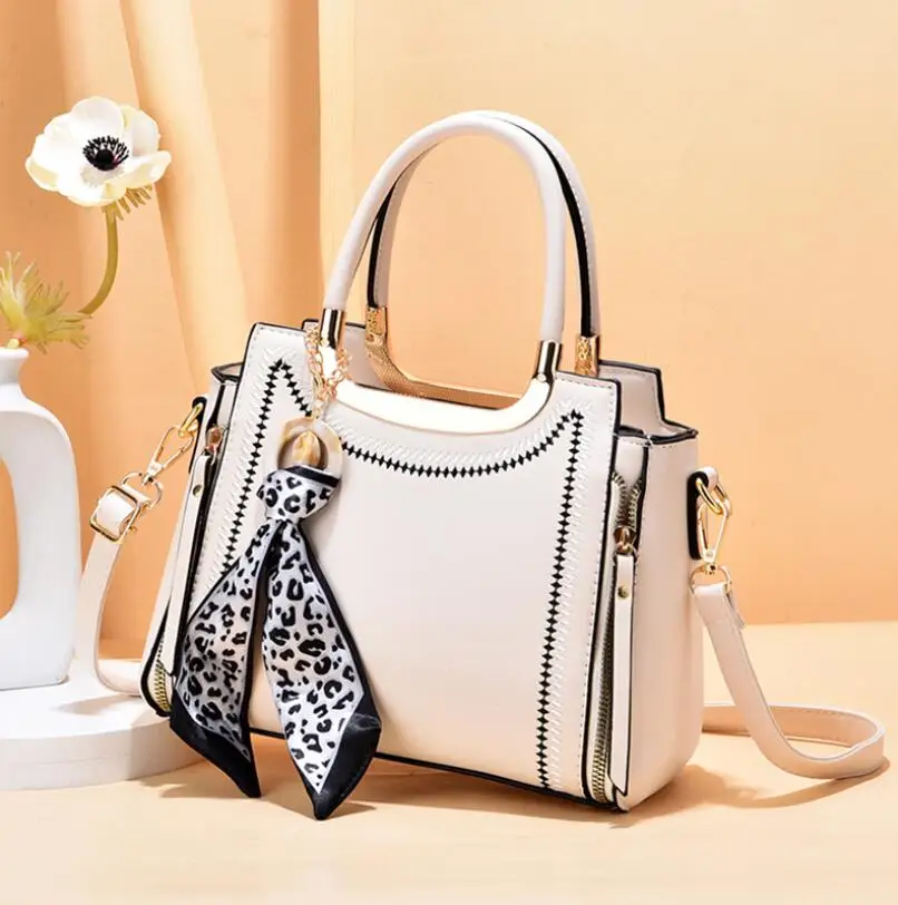 High end women's bag versatile women's handbag silk scarf pendant messenger bag high quality shoulder bags Small square bags
High end women's bag versatile women's handbag silk scarf pendant messenger bag high quality shoulder bags Small square bags