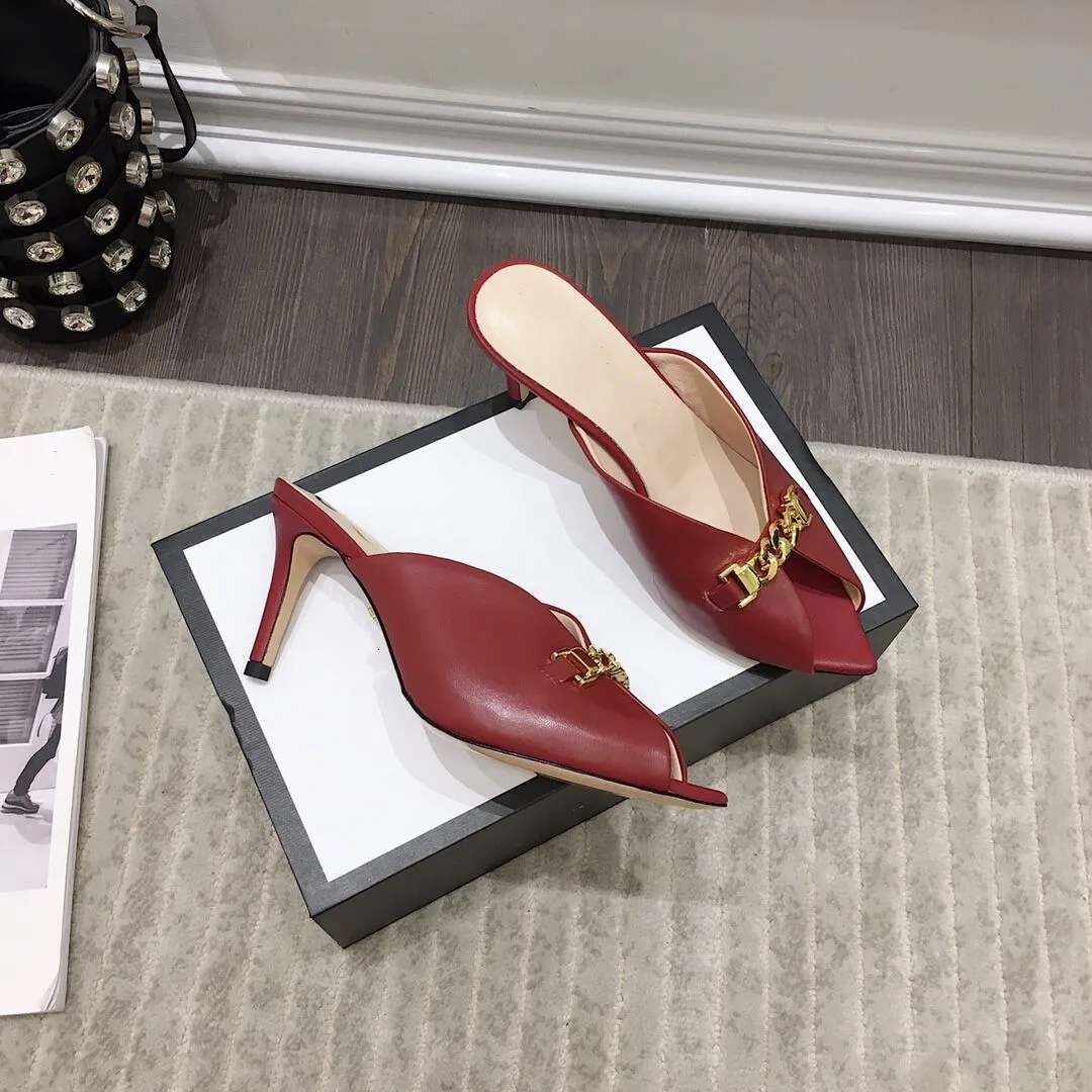Summer New High-heeled Sandals and Slippers Women's All-match Leather Open Toe Chain Stiletto Pointed Toe Slippers
Summer New High-heeled Sandals and Slippers Women's All-match Leather Open Toe Chain Stiletto Pointed Toe Slippers