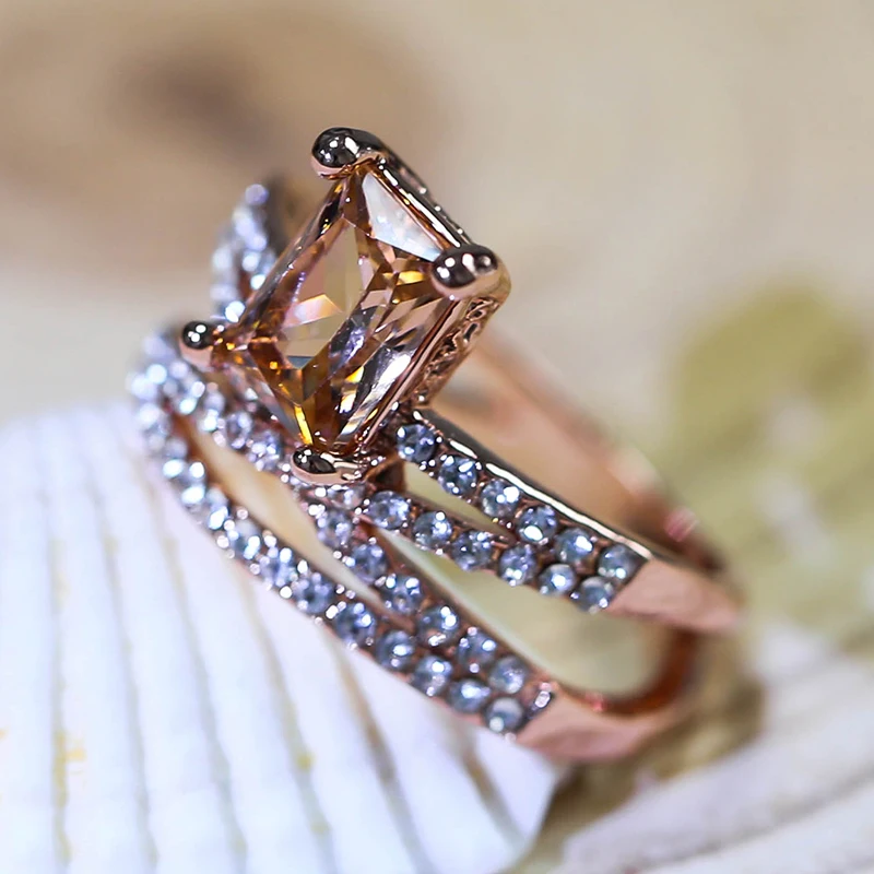 Luxury Orange Square Pink Stone Ring Set Engagement Gift Princess Cut Crystal Rings for Women Fashion Party Jewelry Accessories
Luxury Orange Square Pink Stone Ring Set Engagement Gift Princess Cut Crystal Rings for Women Fashion Party Jewelry Accessories
