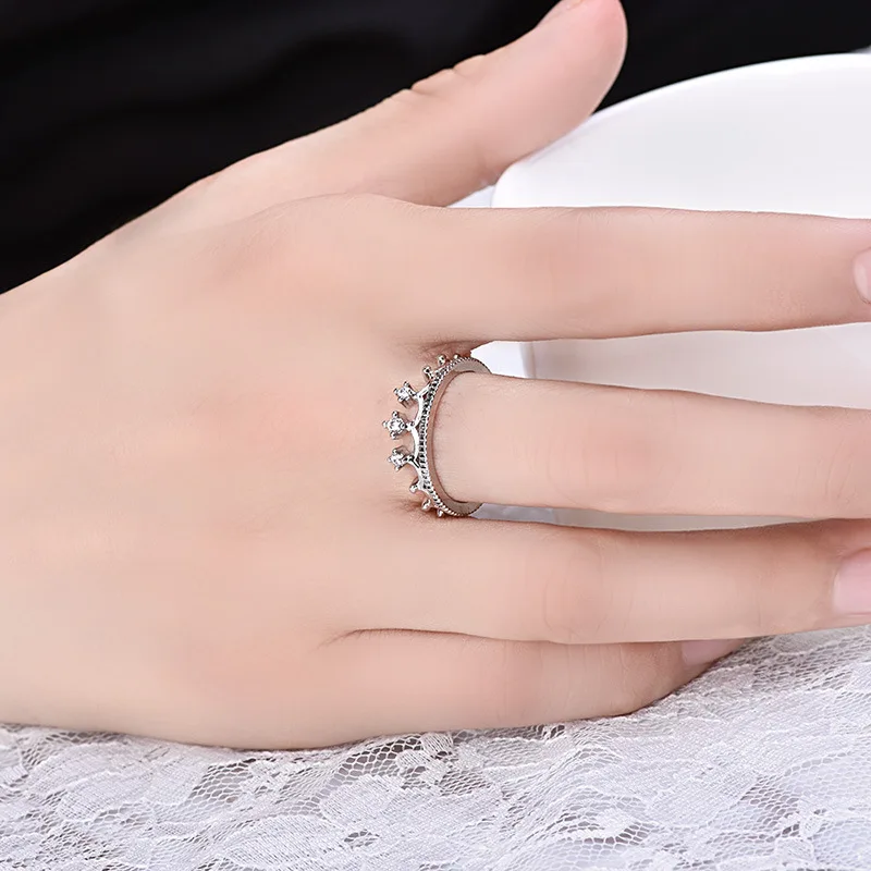 YADA ins Classic Adjustable Silver color Crown Rings for Women Crown Shaped Queen Ring Engagement Wedding Jewelry Ring RRG200051
YADA ins Classic Adjustable Silver color Crown Rings for Women Crown Shaped Queen Ring Engagement Wedding Jewelry Ring RRG200051