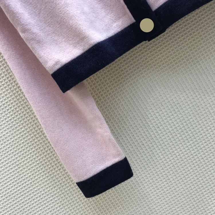 Luxury Brand Knitted Cardigan 2021 Early Spring Women Sweet Sweaters Jacket Single-breasted Thin O-neck Pink Short Sweater Coats
Luxury Brand Knitted Cardigan 2021 Early Spring Women Sweet Sweaters Jacket Single-breasted Thin O-neck Pink Short Sweater Coats