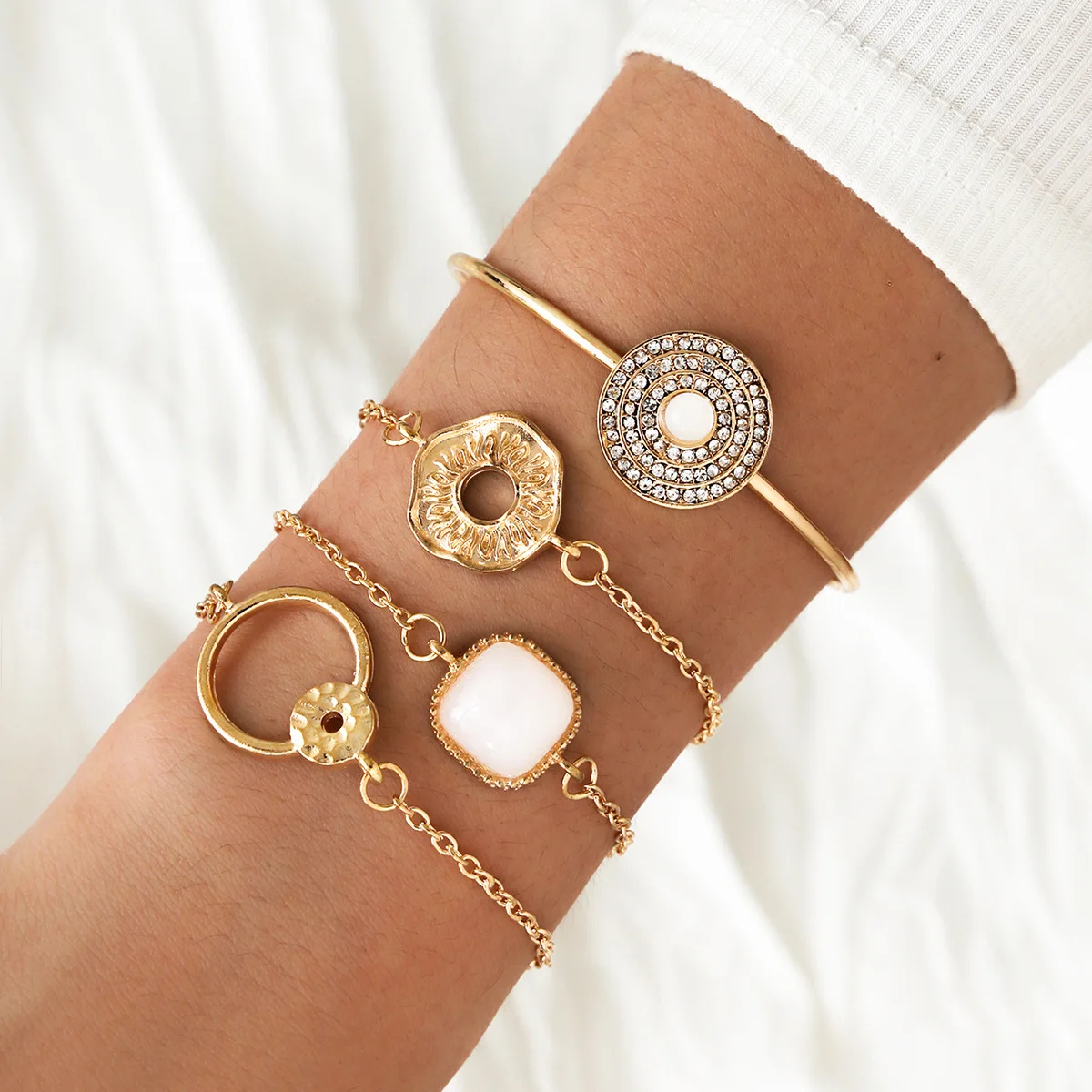 Stillgirl 4Pcs Vintage Crystal Gold Bracelet for Women Kpop Charm Opal Geometric Open Bangle Set Female Fashion Wrist Jewelry
Stillgirl 4Pcs Vintage Crystal Gold Bracelet for Women Kpop Charm Opal Geometric Open Bangle Set Female Fashion Wrist Jewelry