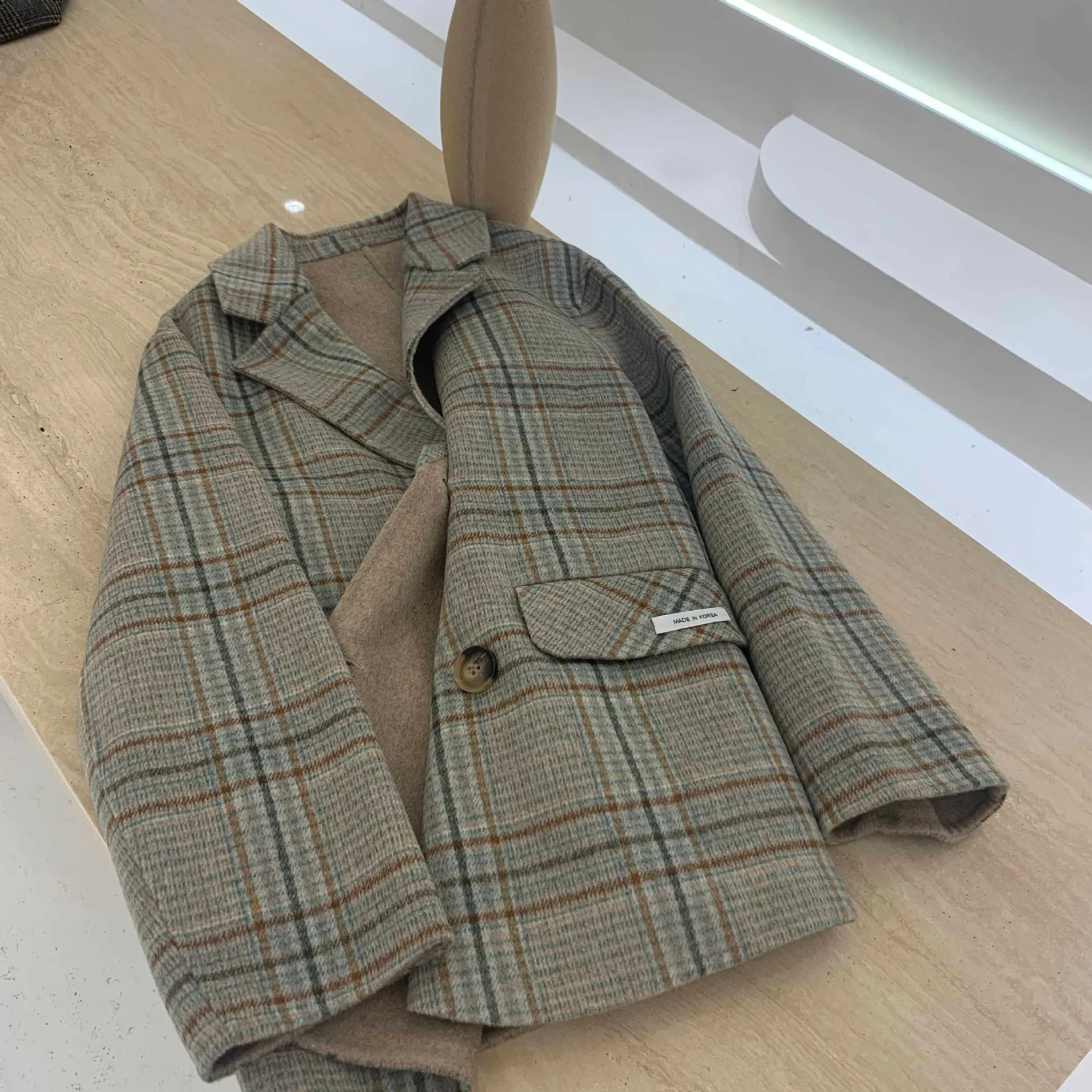Double-faced Cashmere Double-breasted Plaid Suit Ladies 2021 Autumn And Winter Korean Retro Women's Jacket
Double-faced Cashmere Double-breasted Plaid Suit Ladies 2021 Autumn And Winter Korean Retro Women's Jacket