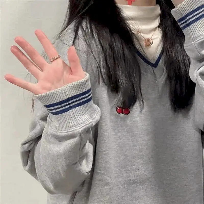 American Preppy Hoodie Women Retro V-neck Sweatshirt Cherry Embroidery Thin Oversized Long-sleeved Spring Autumn Loose Outerwear
American Preppy Hoodie Women Retro V-neck Sweatshirt Cherry Embroidery Thin Oversized Long-sleeved Spring Autumn Loose Outerwear