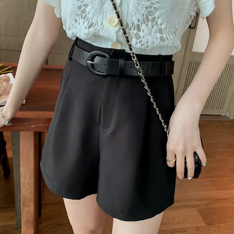 Suit 2021 new women's fried Street Hepburn style foreign style suit fashion hollow out small shirt wide leg shorts two piece set
Suit 2021 new women's fried Street Hepburn style foreign style suit fashion hollow out small shirt wide leg shorts two piece set
