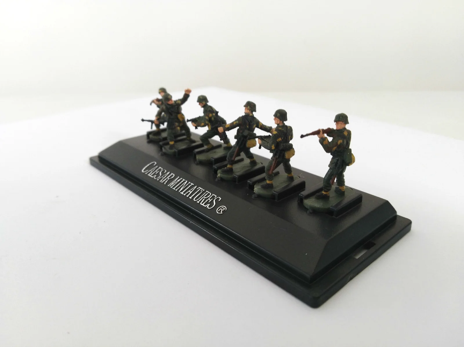 New 1/72 WWII German 6-man Group Fine Hand-painted Miniature Soldier Figures, Tank Scene Components, Military War Toy Collection
New 1/72 WWII German 6-man Group Fine Hand-painted Miniature Soldier Figures, Tank Scene Components, Military War Toy Collection