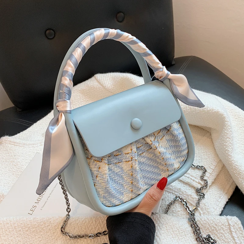 Small PU Leather Crossbody Shoulder Bag Silk Scarf Designer for Women 2021 Simple Totes Trends Chain Handbags and Purses
Small PU Leather Crossbody Shoulder Bag Silk Scarf Designer for Women 2021 Simple Totes Trends Chain Handbags and Purses