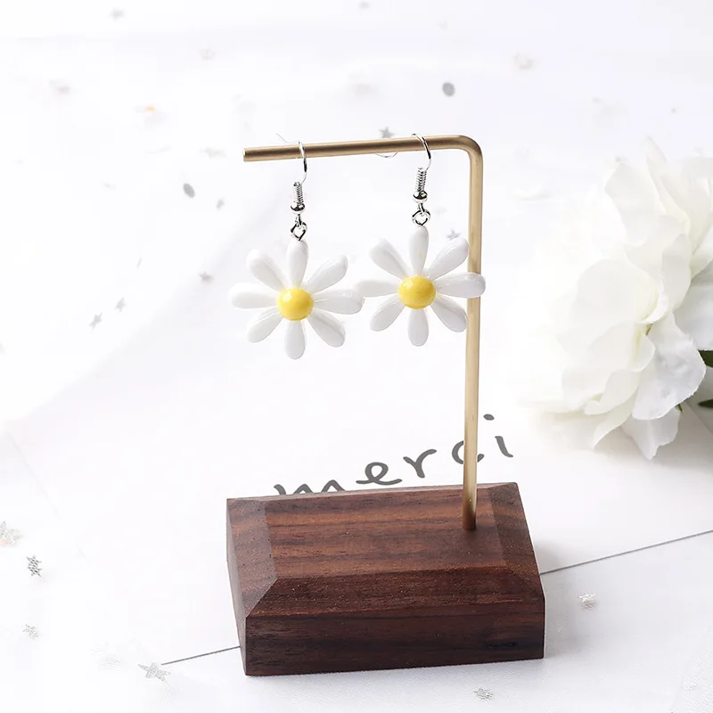 Personality Ladies Earrings Candy Color Resin Daisy Personality Flowers Wild Earrings Jewelry Gift
Personality Ladies Earrings Candy Color Resin Daisy Personality Flowers Wild Earrings Jewelry Gift