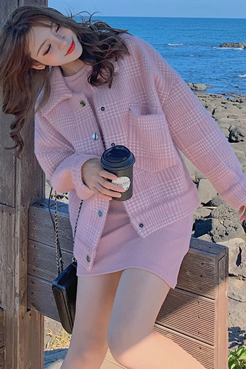 Fall / Winter 2020 New Mink Like Turtleneck Sweater Cardigan Knitted Coat Loose Plaid Long Sleeve Top For Women
Fall / Winter 2020 New Mink Like Turtleneck Sweater Cardigan Knitted Coat Loose Plaid Long Sleeve Top For Women