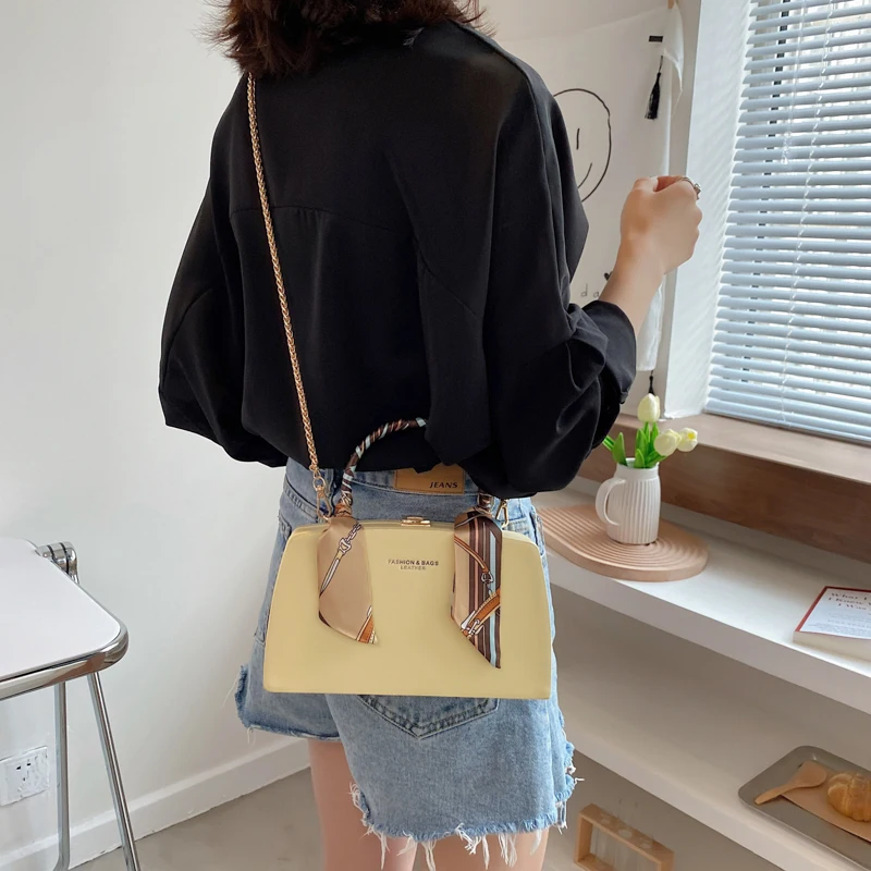 Fashion Women Pu Leather Handbags High Quality Chain Crossbody Bags for Women Designer Ladies Small Purse Shoulder Messenger Bag
Fashion Women Pu Leather Handbags High Quality Chain Crossbody Bags for Women Designer Ladies Small Purse Shoulder Messenger Bag