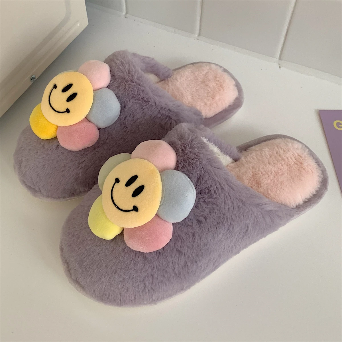 Winter New Ladies Plush Shoes Cute Smiley Face Warm Adult Autumn and Winter Non-slip Comfortable Indoor Fluffy SlippersWomen's p
Winter New Ladies Plush Shoes Cute Smiley Face Warm Adult Autumn and Winter Non-slip Comfortable Indoor Fluffy SlippersWomen's p