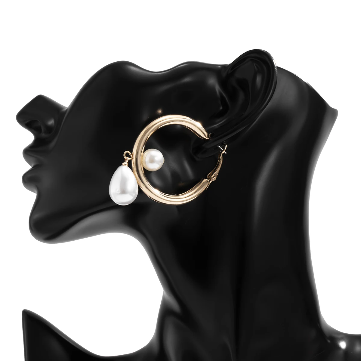 2021 Trendy Pearl Hoop Earrings for Women Drop Water Pearl Earrings Birthday Party Circle Round Earrings Wedding Fashion Jewelry
2021 Trendy Pearl Hoop Earrings for Women Drop Water Pearl Earrings Birthday Party Circle Round Earrings Wedding Fashion Jewelry