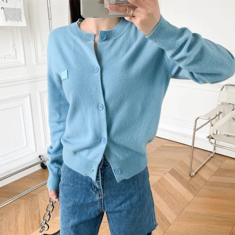 Solid Color Knitted Cardigans Women O-Neck Embroidered Smiley Casual Long Sleeve Single Breasted Lady Blue Sweaters Autumn
Solid Color Knitted Cardigans Women O-Neck Embroidered Smiley Casual Long Sleeve Single Breasted Lady Blue Sweaters Autumn