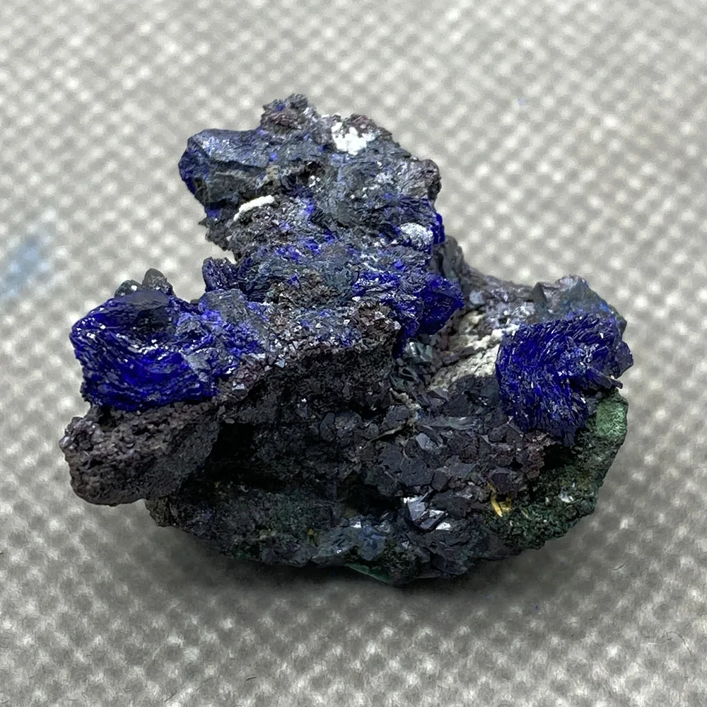 Natural azurite mineral cristal espcime da provncia de anhui, china .
Natural azurite mineral cristal espcime da provncia de anhui, china .