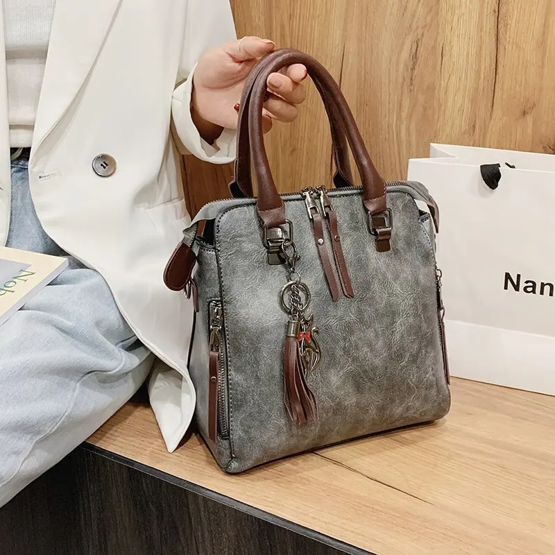 Fashion Tassel Designer Small Hand Bags For Women 2020 Autumn And Winter Solid Soft Leather Shoulder Bag Female Travel Tote Bags
Fashion Tassel Designer Small Hand Bags For Women 2020 Autumn And Winter Solid Soft Leather Shoulder Bag Female Travel Tote Bags