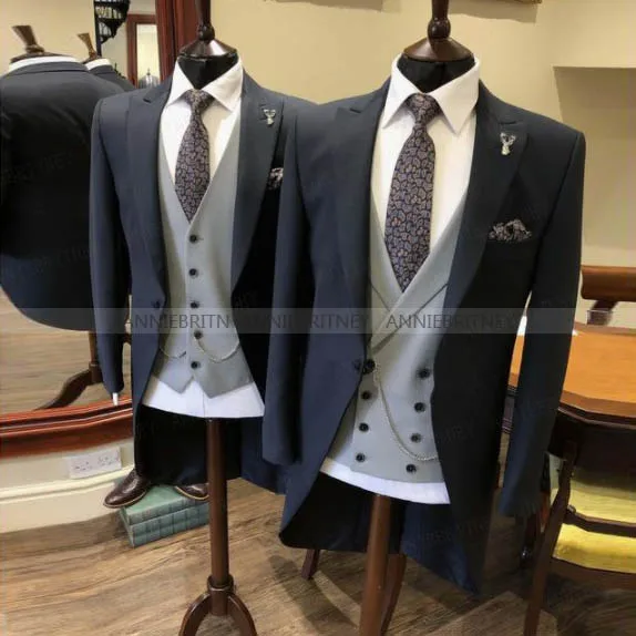 Classic Formal Morning Suit Men 3 pieces Tailcoat Custom Size and Colors Best Man Groom Wedding Suit Jacket Vest with Pants Set
Classic Formal Morning Suit Men 3 pieces Tailcoat Custom Size and Colors Best Man Groom Wedding Suit Jacket Vest with Pants Set