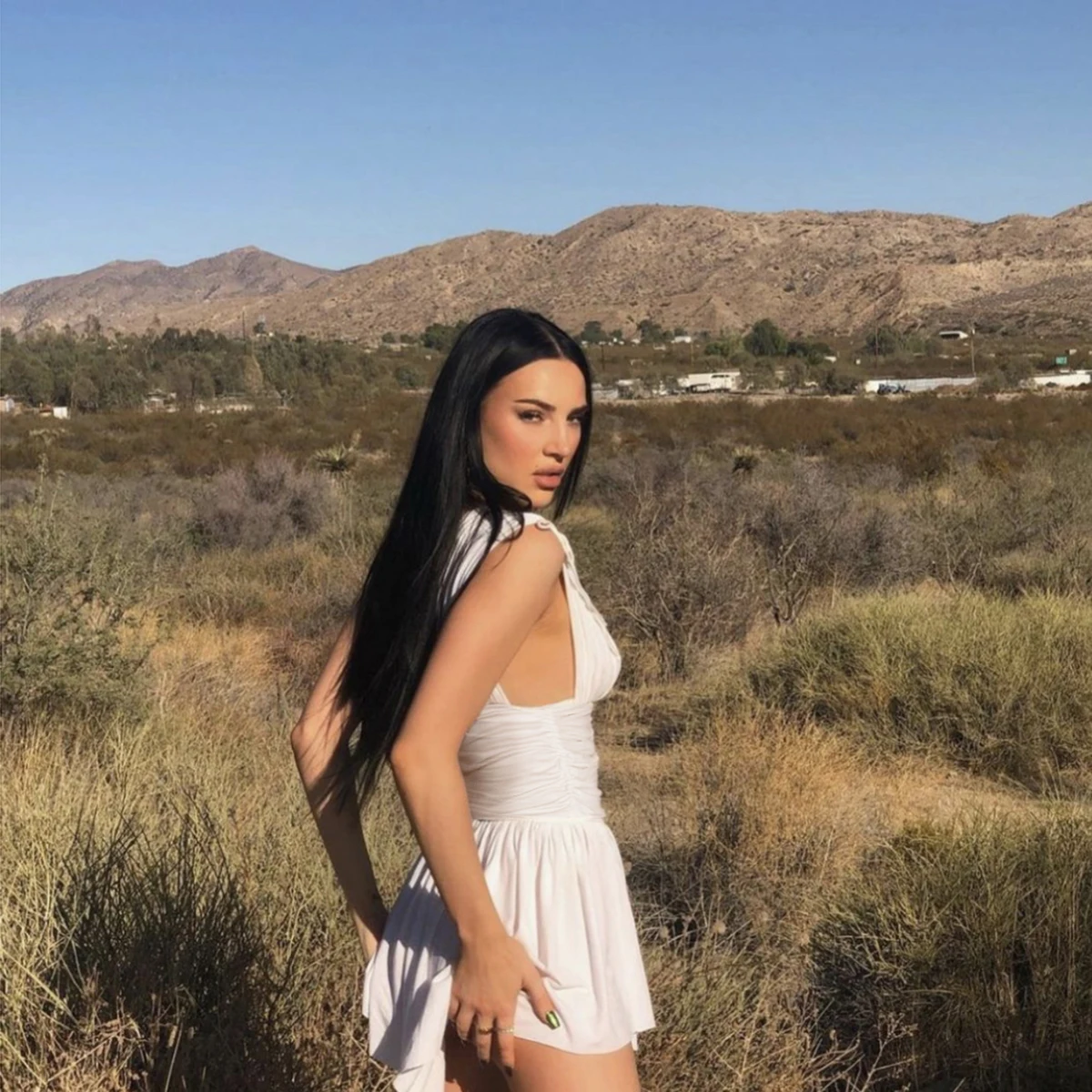 MO&MO-Women's 2021 new summer sleeveless skirt European and American sexy deep V slim hundred-fold dress
MO&MO-Women's 2021 new summer sleeveless skirt European and American sexy deep V slim hundred-fold dress