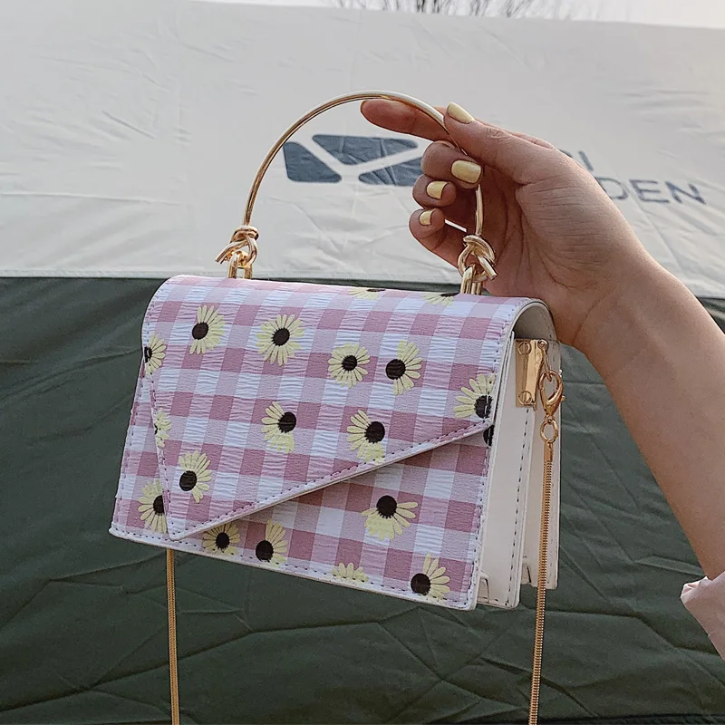 Embroidery Shoulder Crossbody Messenger Bag 2021 New PU Leather Luxury Designer Handbags Women Bags Travel Purse High Quality
Embroidery Shoulder Crossbody Messenger Bag 2021 New PU Leather Luxury Designer Handbags Women Bags Travel Purse High Quality