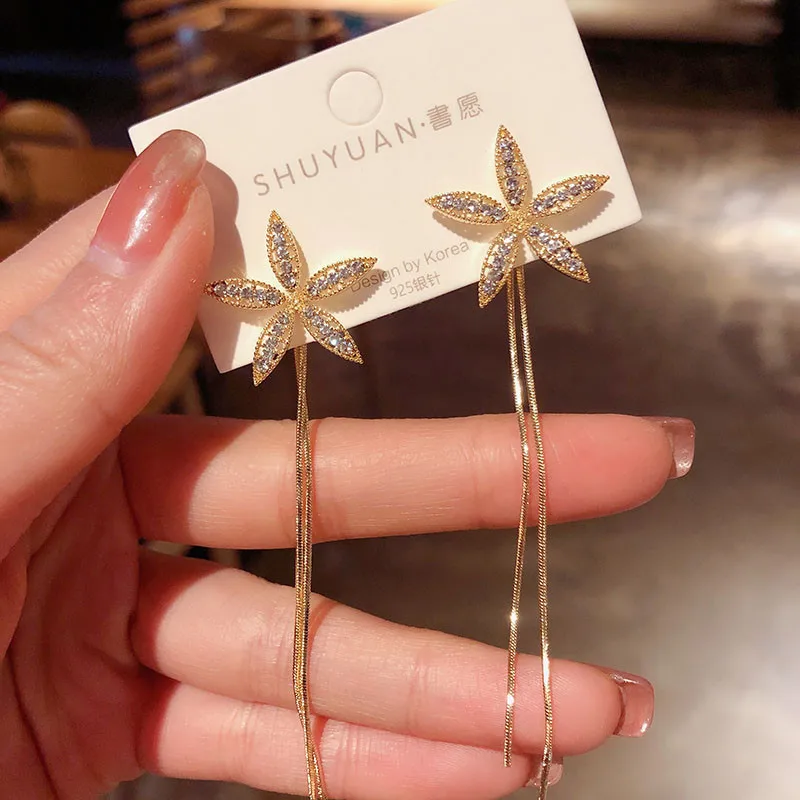 2021 New Arrival Fashion Metal Tassel Long Earrings Korean Temperament Jewelry Crystal Bow-knot Flower Elegant Women Earrings
2021 New Arrival Fashion Metal Tassel Long Earrings Korean Temperament Jewelry Crystal Bow-knot Flower Elegant Women Earrings