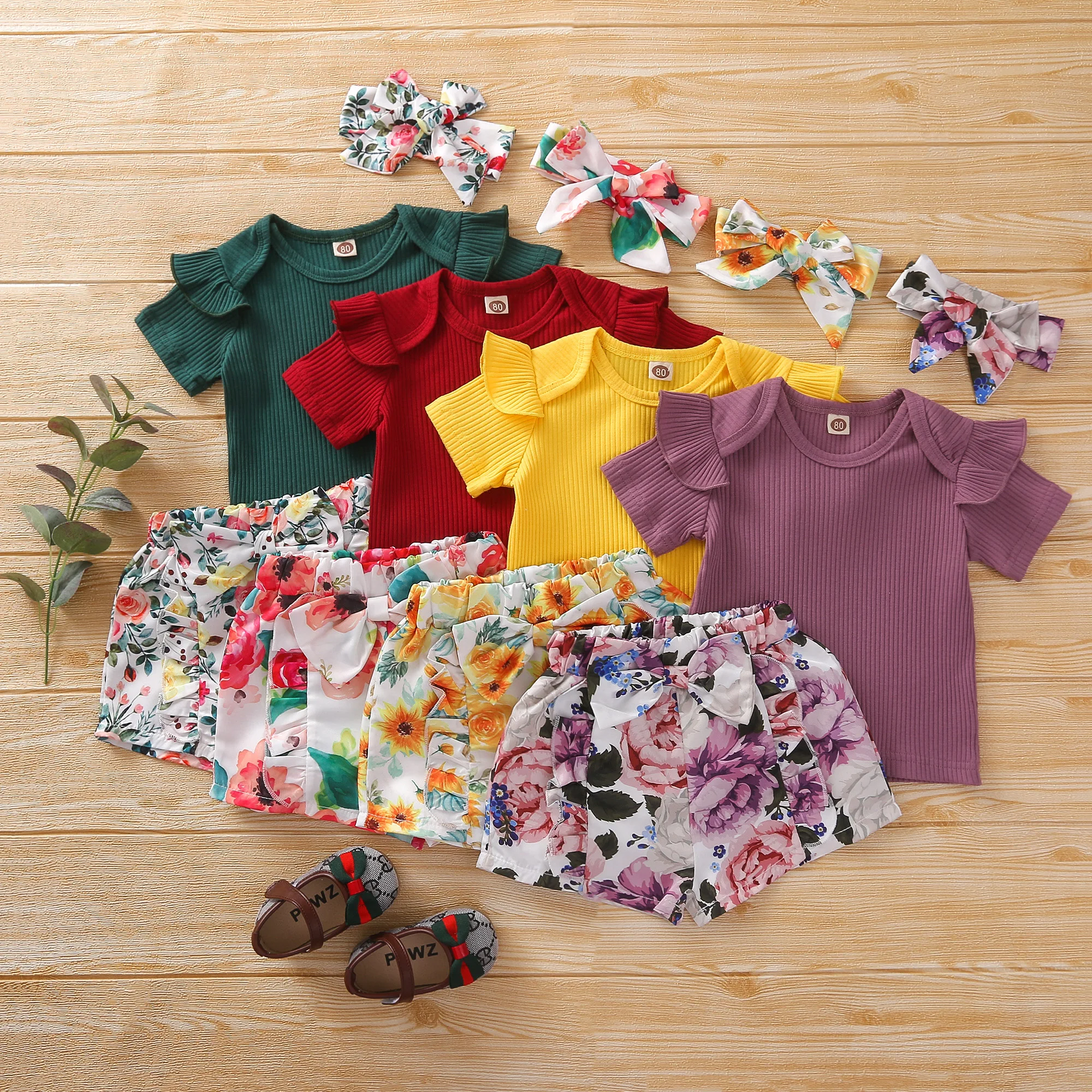 Baby Girls Clothes Set, Solid Color Short Sleeve O-neck Tops + Floral Print Shorts + Bow-knot Headband
Baby Girls Clothes Set, Solid Color Short Sleeve O-neck Tops + Floral Print Shorts + Bow-knot Headband