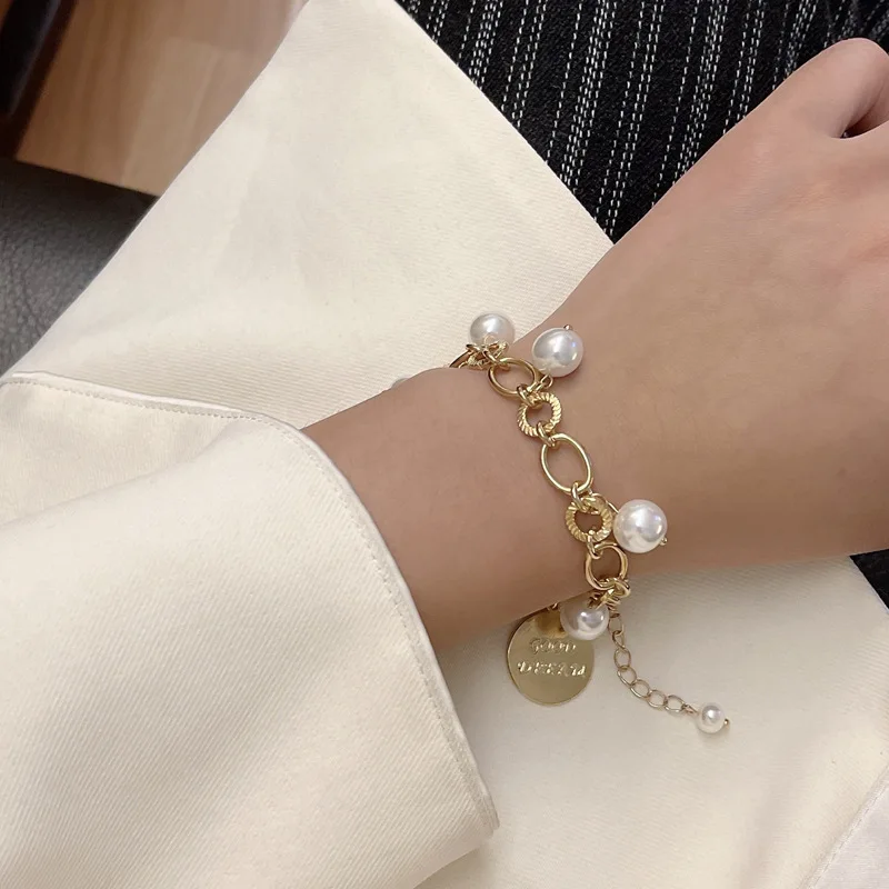 Temperament Pearl Tassel Bracelet For Women Bts Personalized Letter Pendant Bracelet Femme Fashion Women's Charm Bangle Jewelry
Temperament Pearl Tassel Bracelet For Women Bts Personalized Letter Pendant Bracelet Femme Fashion Women's Charm Bangle Jewelry