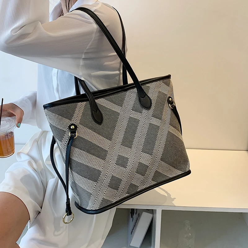 2021 Geometry Designer Shoulder Bag Retro Female Trendy Handbag Luxury Designer Big Fashion High Capacity Shopper Shopping Tote
2021 Geometry Designer Shoulder Bag Retro Female Trendy Handbag Luxury Designer Big Fashion High Capacity Shopper Shopping Tote