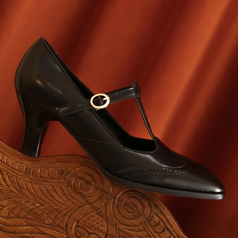Women's genuine leather t-strap high heels retro pointed toe elegant ladies evening dress pumps carving british style heels shoe
Women's genuine leather t-strap high heels retro pointed toe elegant ladies evening dress pumps carving british style heels shoe